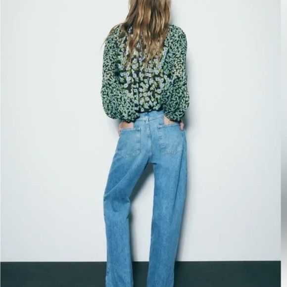 NWT ZARA Blouse size large flowers on it - Picture 2 of 11